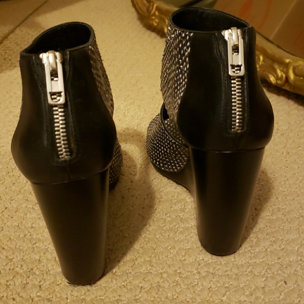 Shoes - Picture 3 of 4